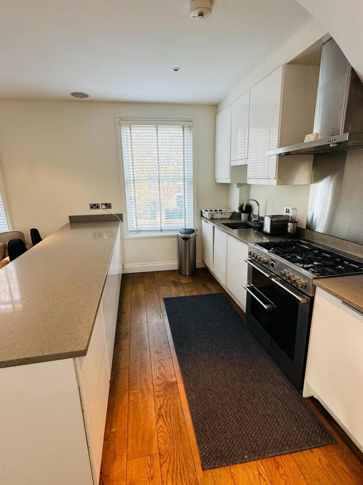 Appartamento Stunning Flat In Chiswick Londra Esterno foto