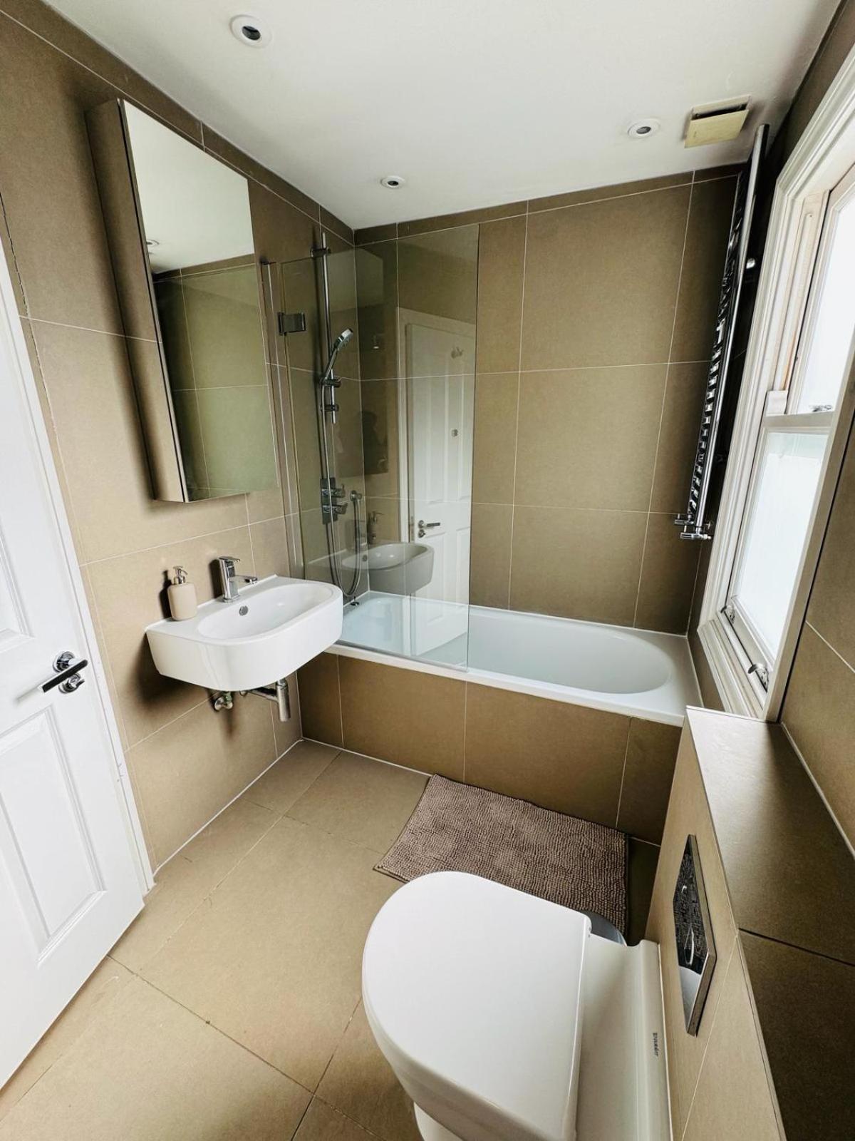 Appartamento Stunning Flat In Chiswick Londra Esterno foto