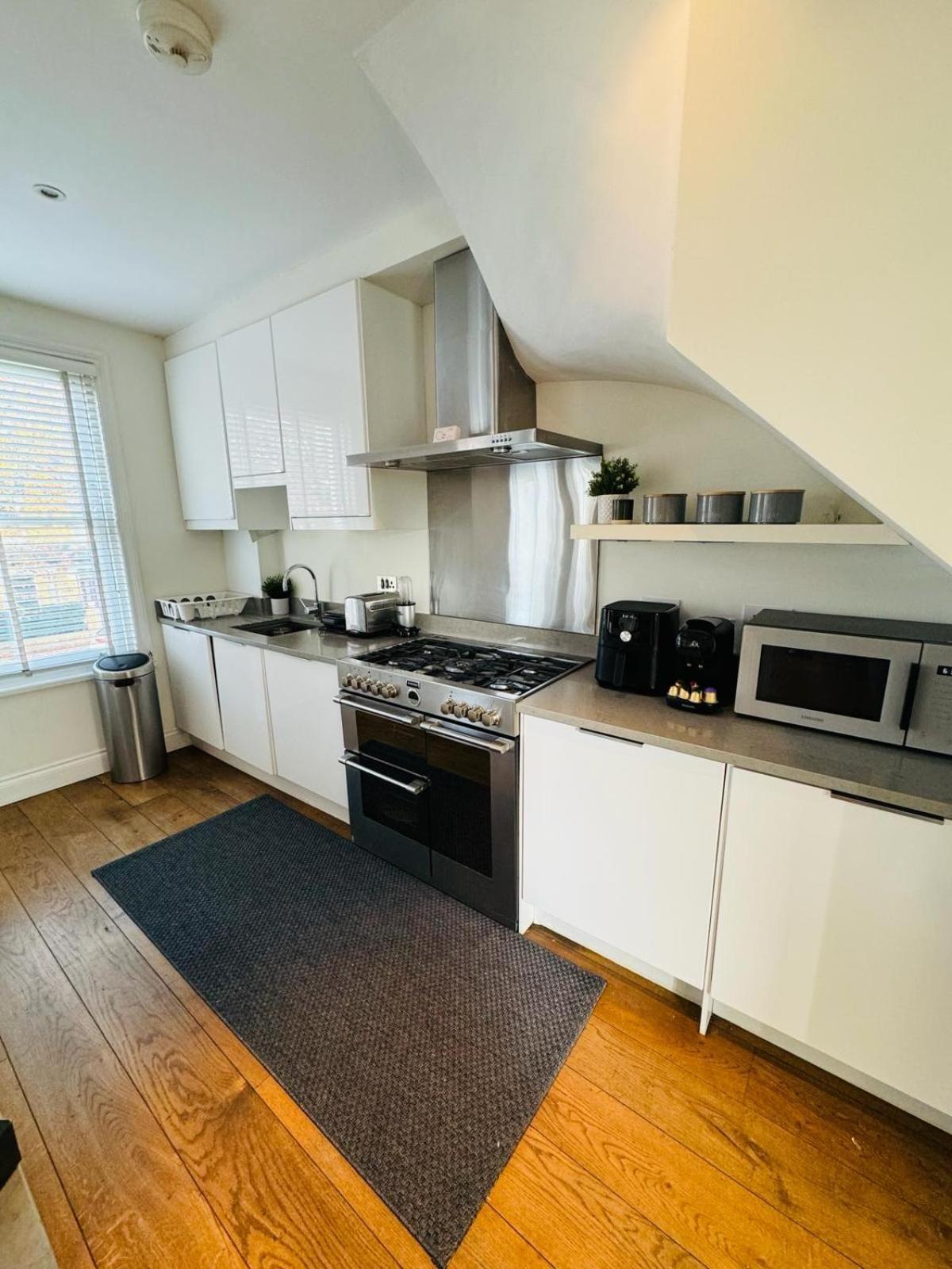 Appartamento Stunning Flat In Chiswick Londra Esterno foto